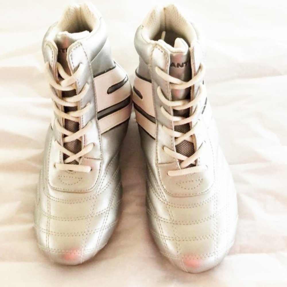 Boots boys size 9.5M man made materials Wanted new
